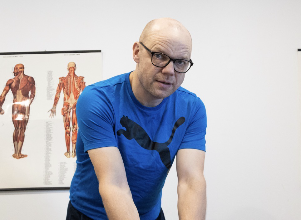 Hierontaa tekevä terapeutti